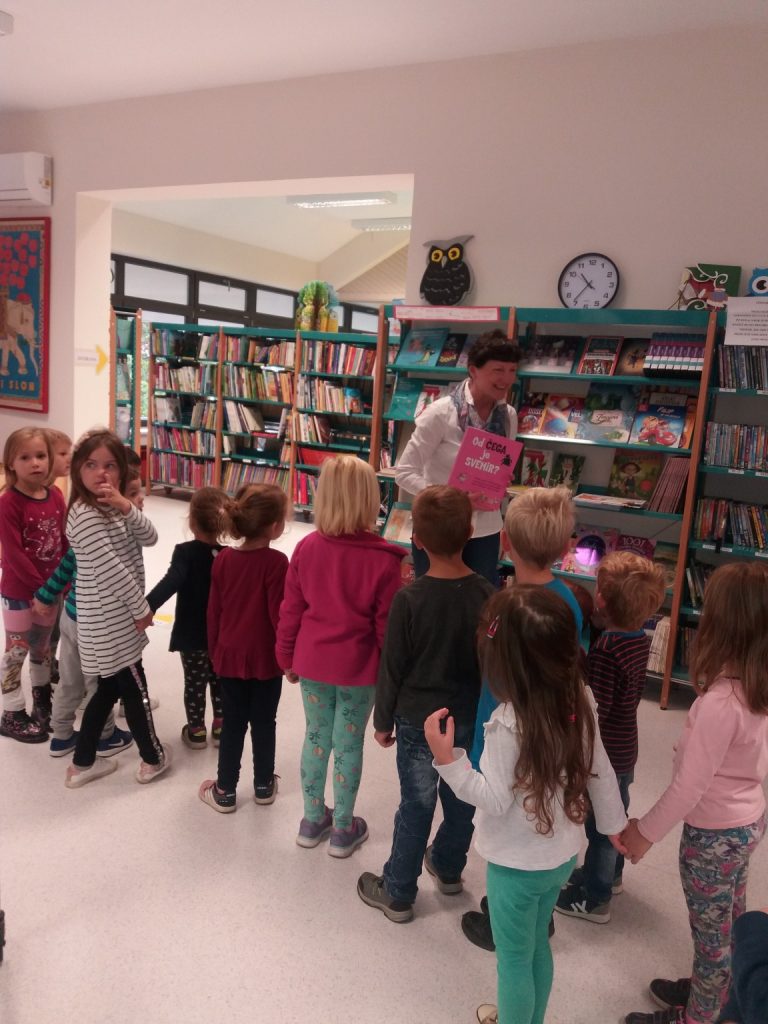 MRAVIĆI U POSJETU KNJIŽNICI