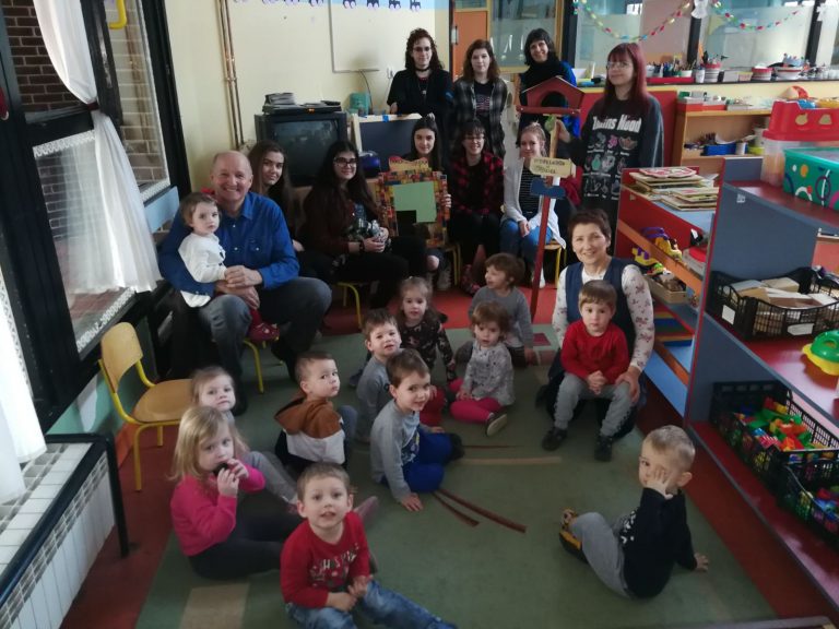 Posjet učenica Graditeljske škole  jaslicama matičnog objekta „Cipelica“