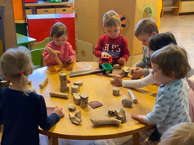 ŠTO TO JEŽIĆI RADE OD PRIRODNIH MATERIJALA?