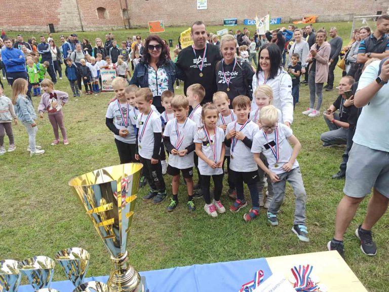 TOČKICE VOLE NOGOMET