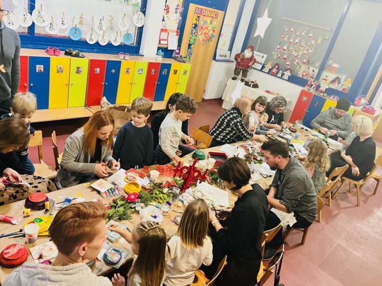 Božićno druženje i radionica u V. b skupini “Ježići”