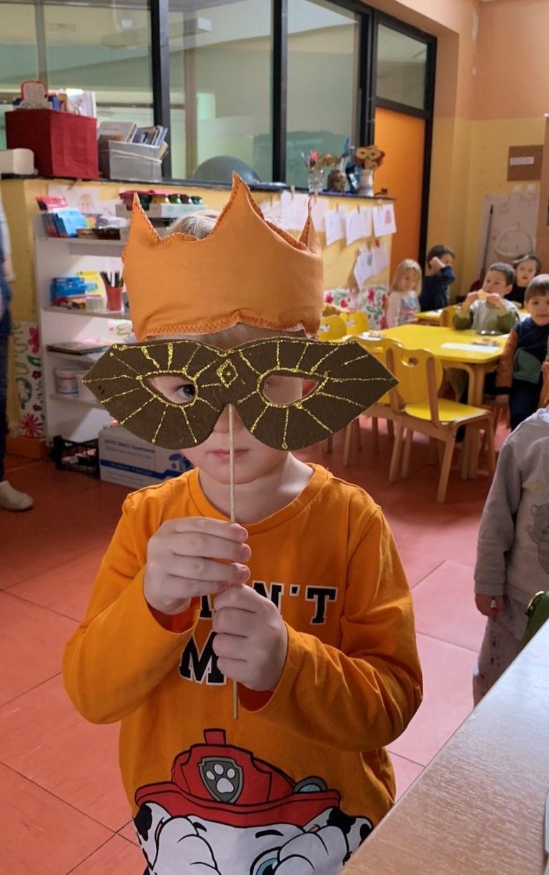 Izrada maski i kostima za povorku maškara u IV. skupini “Slatkiši”