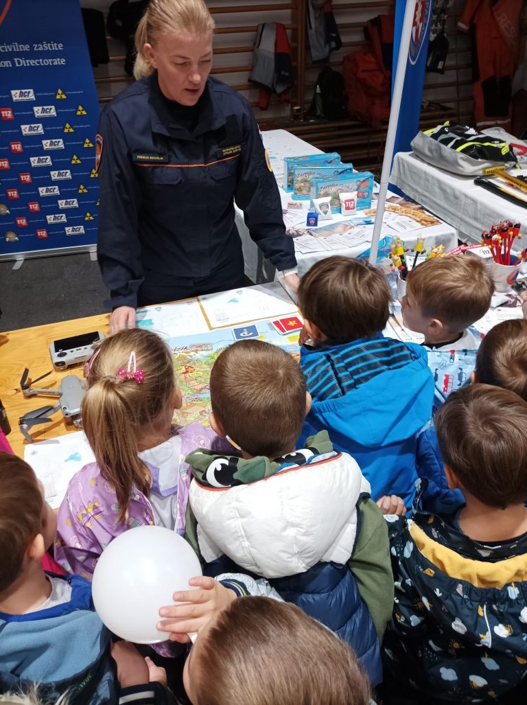 VI.b skupina “Točkice” posjetila Sajam sigurnosti i prevencije