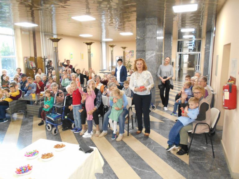 VI. a skupina posjetila  štićenike u Depadansi povodom obilježavanja Međunarodnog dana starijih osoba