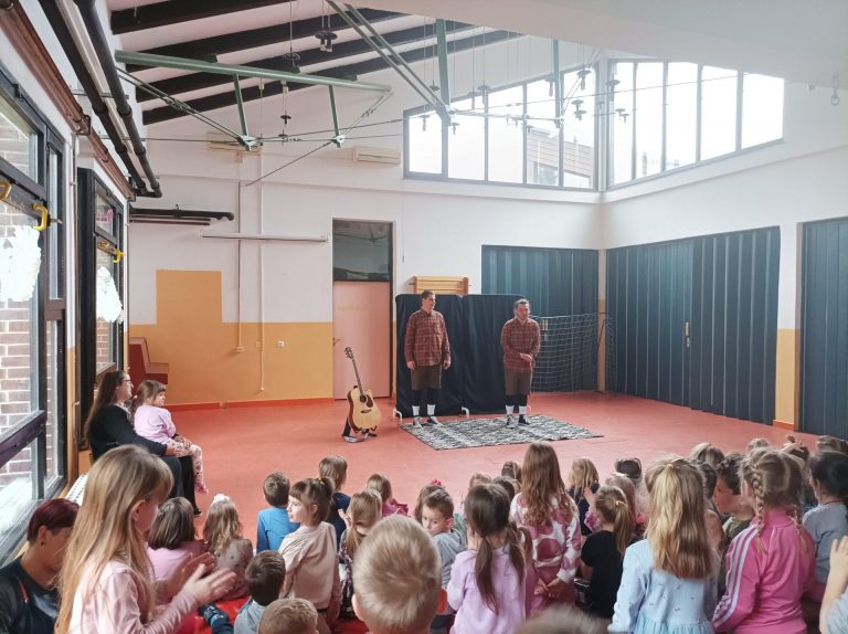 Gostovanje Teatra.002 s predstavom “Cicek i Micek” u matičnom objektu Dječjeg vrtića Cipelica