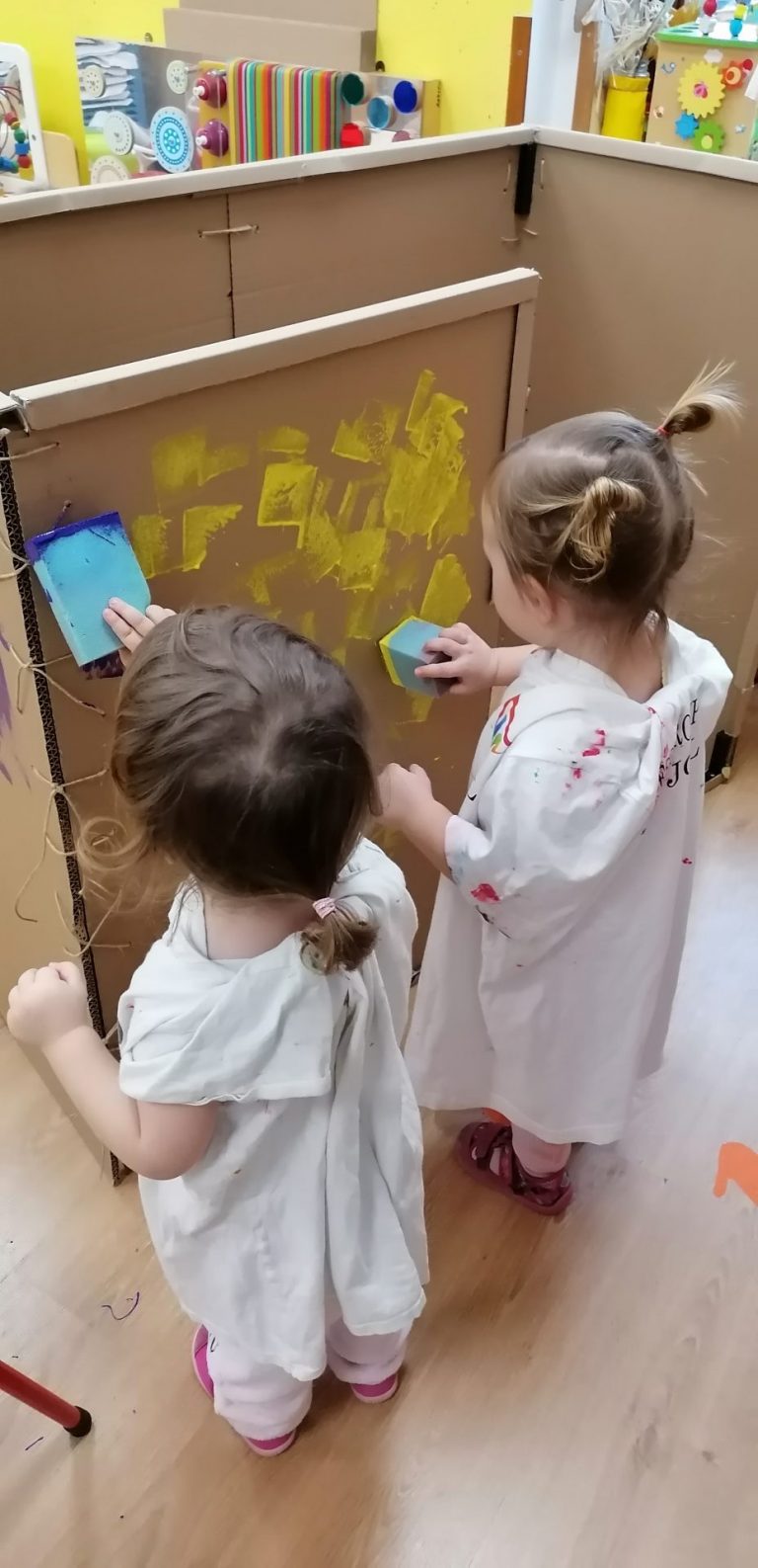 UPOZNAVANJE OSNOVNIH BOJA