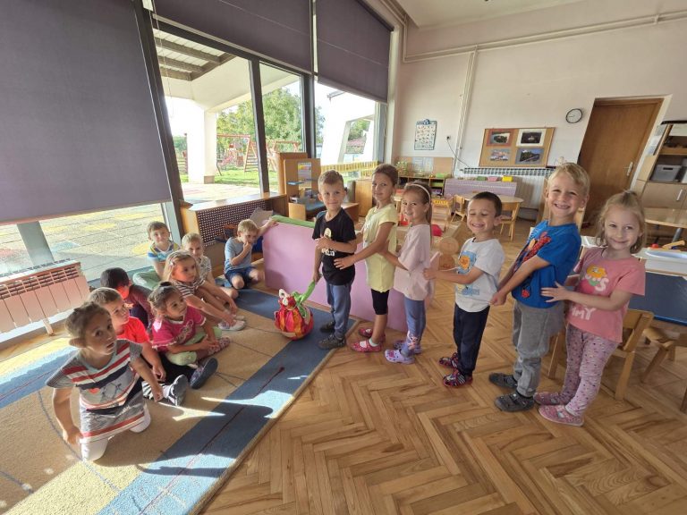 Priča “Djed i repa” u “Balončekima”