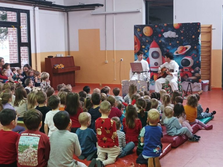 ČLANOVI ROTARY KLUBA ČAKOVEC DARIVALI DJECI IZ MATIČNOG OBJEKTA DJEČJEG VRTIĆA CIPELICA BOŽIĆNU PREDSTAVU “3-2-1 BOŽIĆ“