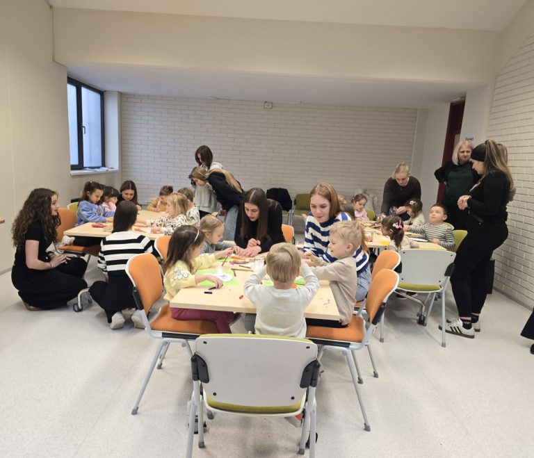 Skupina “Točkice” posjetila knjižnicu u suradnji s Graditeljskom školom