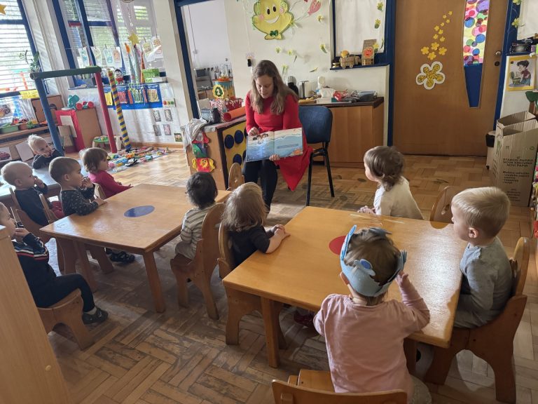Posjet majke autorice slikovnice u II. jasličku skupinu “Školjkice”